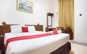 RedDoorz near Pantai Falajawa Ternate